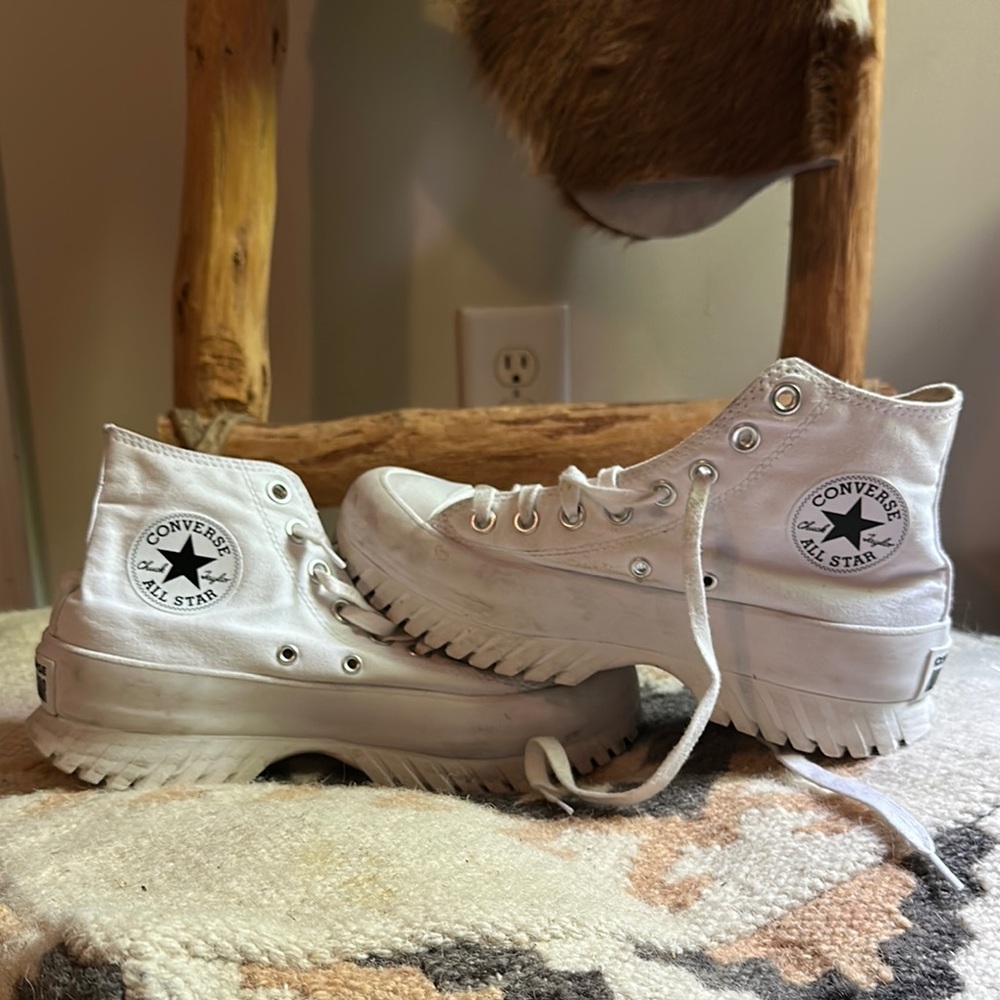 Converse Chuck Taylor Platform Mid top Lace up sneaker boots